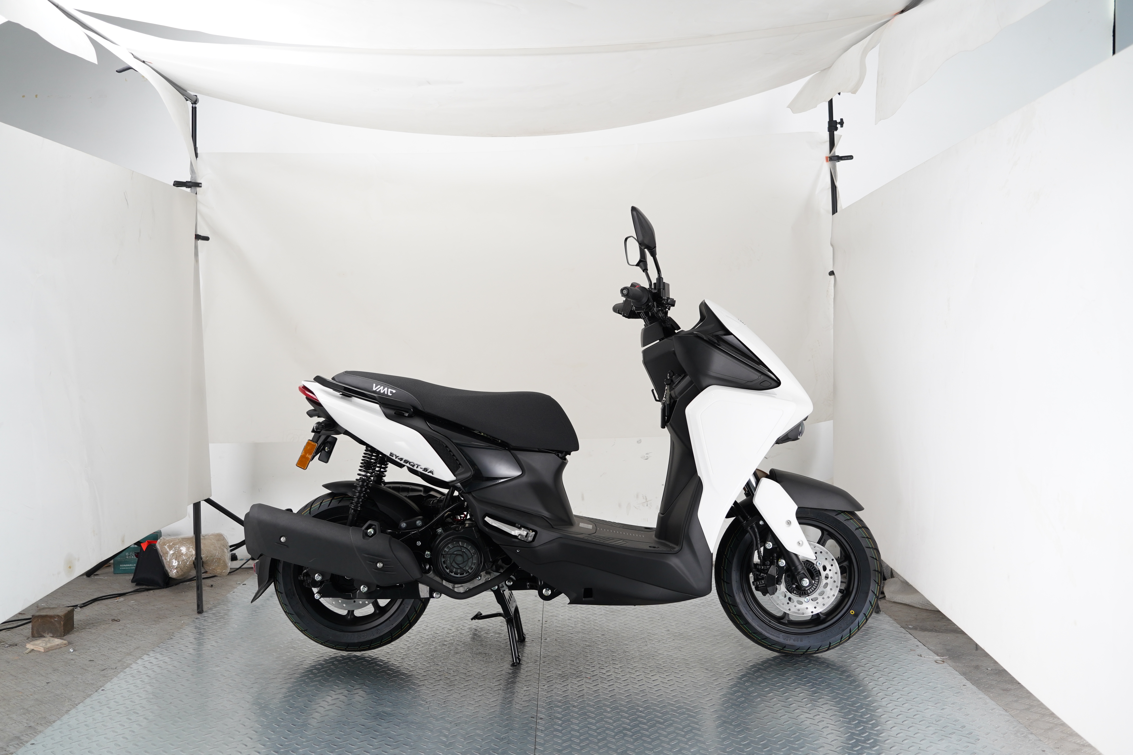 Скутер VMC (VENTO) CYCLONE BY49QT-5A 49 см3 СЕРИЯ T1700 Белый 